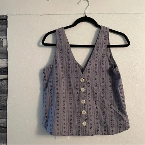 Jacquard Stripe V-Neck Button Back Sleeveless Top - Picture 8 of 10